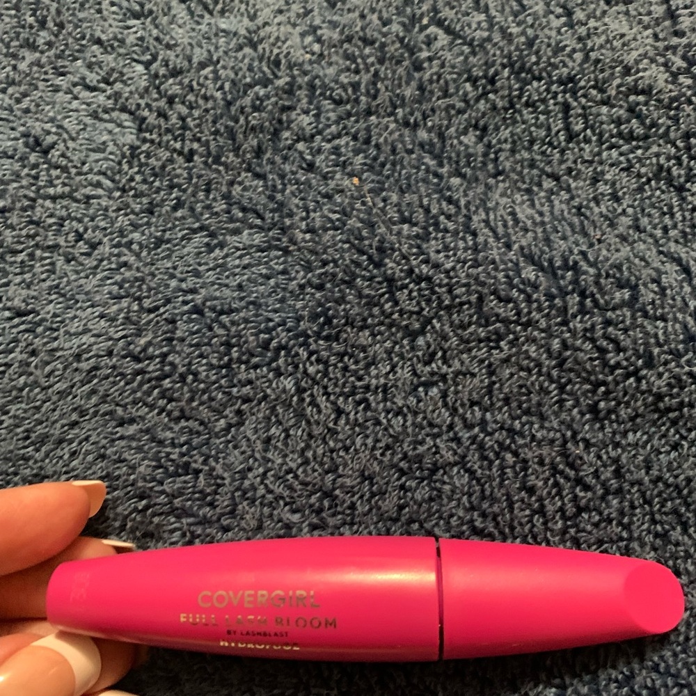 CoverGIRL - Picture 2 of 3